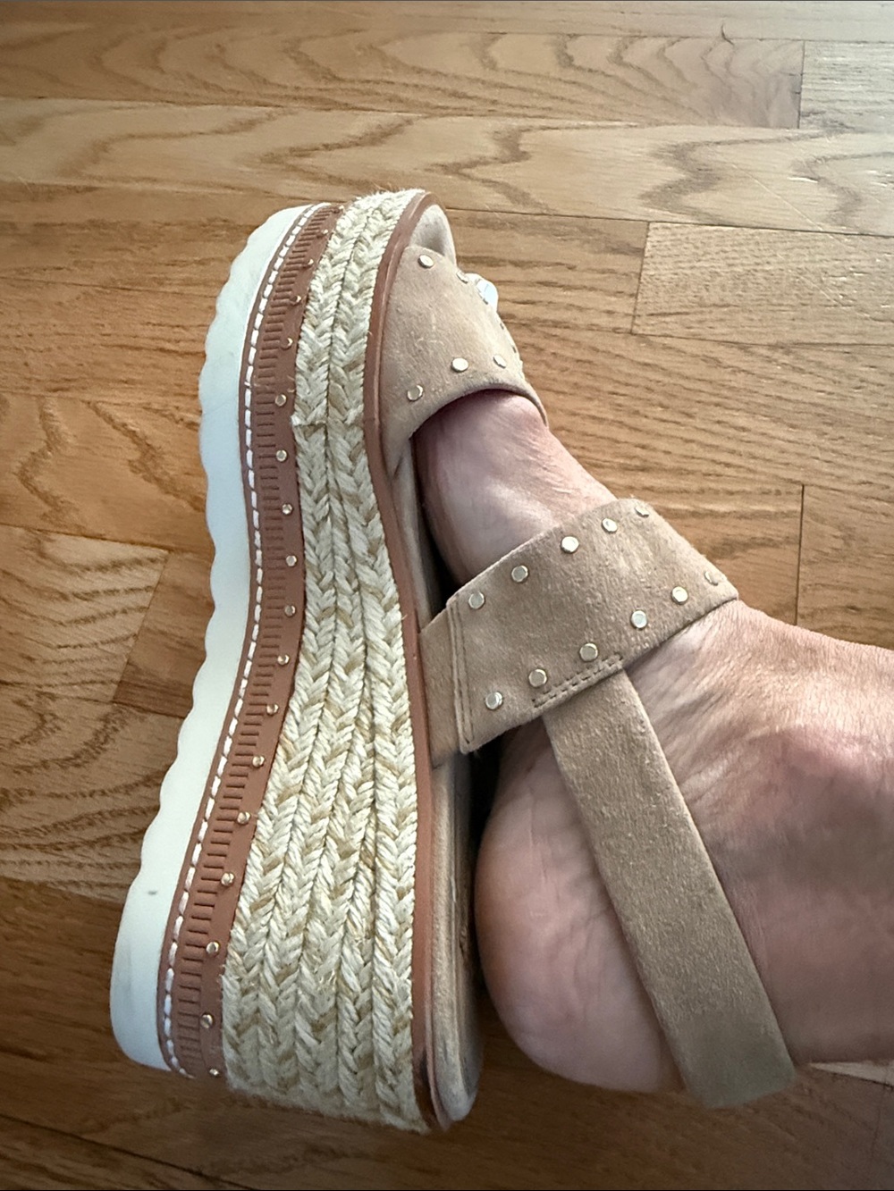 Vince Camuto Beige Studded Platform Espadrille Sandals size 6